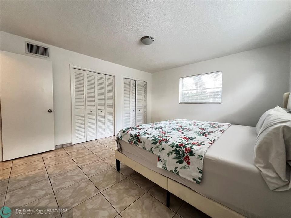 For Sale: $279,999 (1 beds, 1 baths, 637 Square Feet)