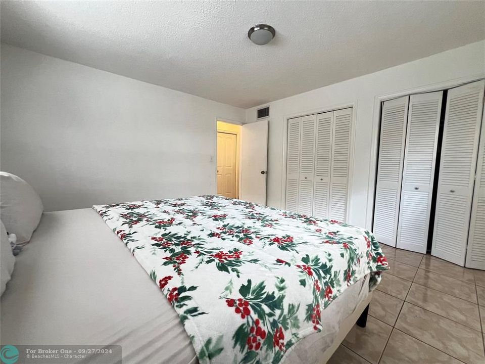 For Sale: $279,999 (1 beds, 1 baths, 637 Square Feet)