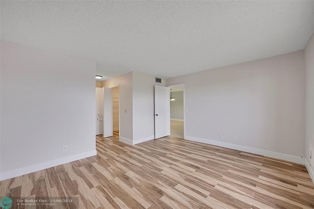 For Sale: $181,777 (2 beds, 2 baths, 1245 Square Feet)