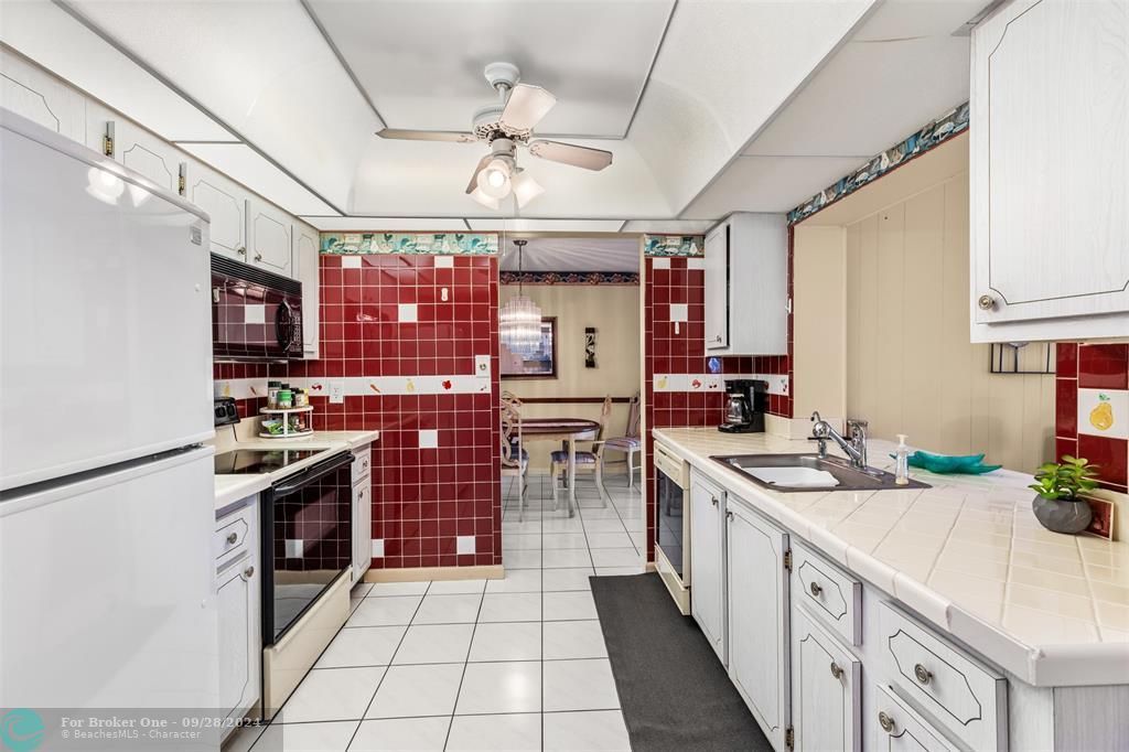 For Sale: $325,000 (2 beds, 2 baths, 1587 Square Feet)