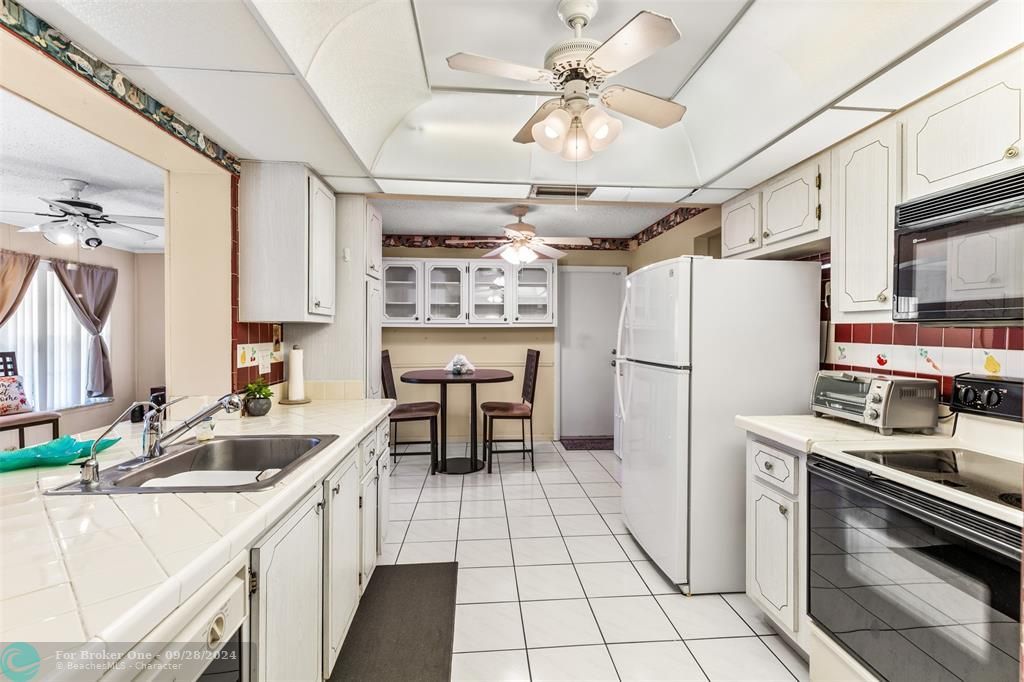 For Sale: $325,000 (2 beds, 2 baths, 1587 Square Feet)