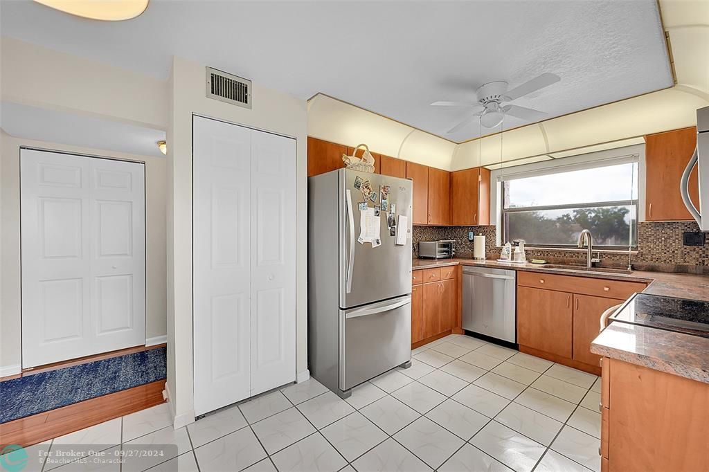 For Sale: $183,777 (2 beds, 2 baths, 1146 Square Feet)