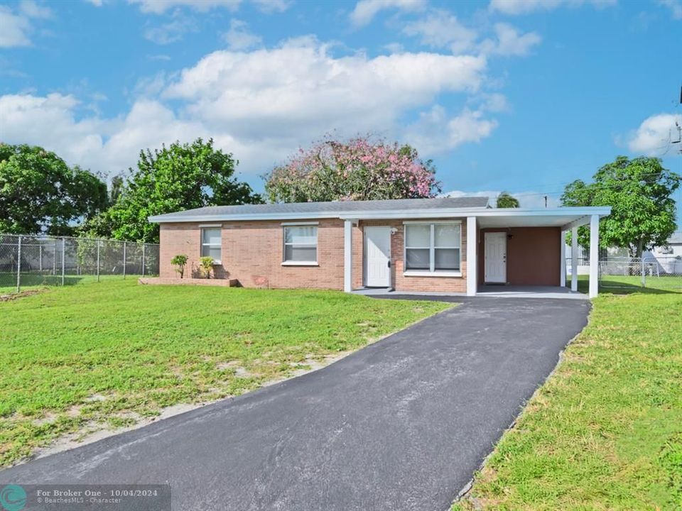 For Sale: $429,900 (4 beds, 2 baths, 1280 Square Feet)