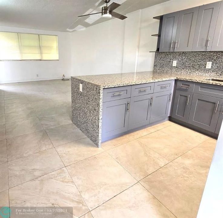 For Sale: $180,000 (1 beds, 1 baths, 732 Square Feet)