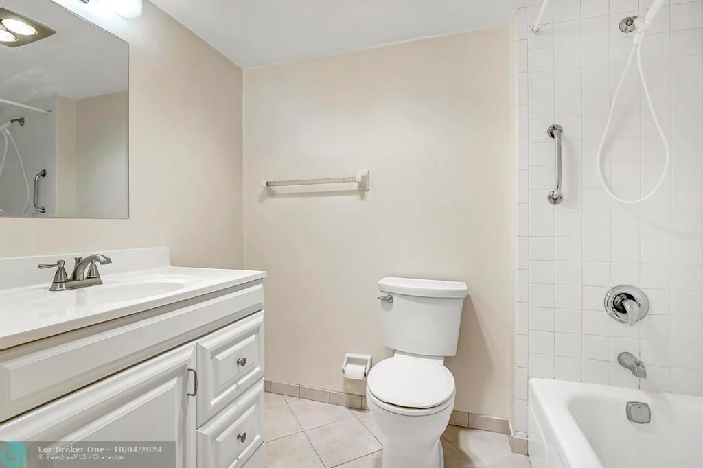 For Sale: $165,000 (2 beds, 2 baths, 955 Square Feet)