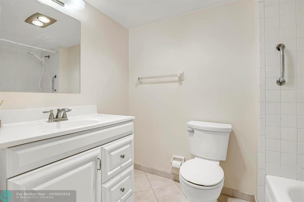 For Sale: $165,000 (2 beds, 2 baths, 955 Square Feet)