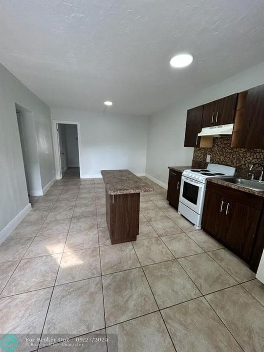 For Rent: $1,525 (1 beds, 1 baths, 25006 Square Feet)