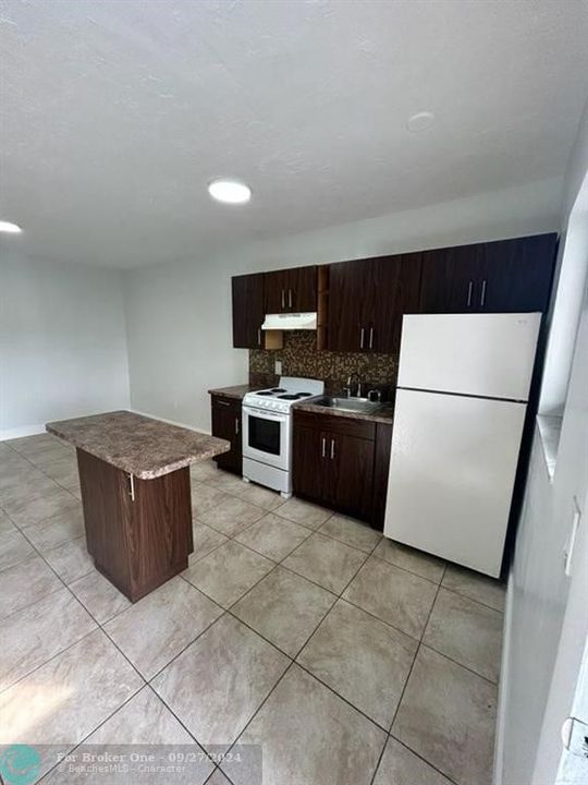 For Rent: $1,525 (1 beds, 1 baths, 25006 Square Feet)