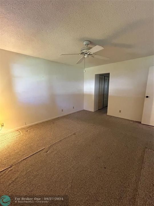 For Sale: $124,900 (1 beds, 1 baths, 755 Square Feet)