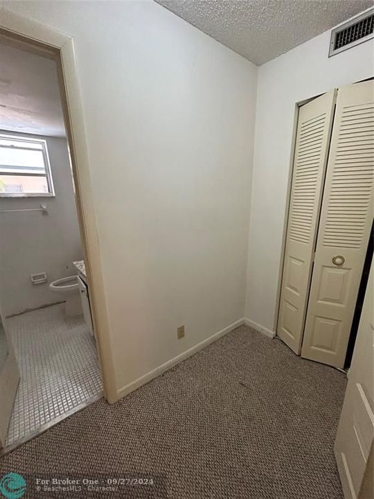 For Sale: $124,900 (1 beds, 1 baths, 755 Square Feet)