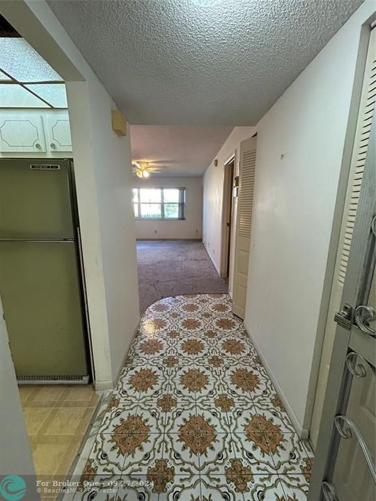 For Sale: $124,900 (1 beds, 1 baths, 755 Square Feet)