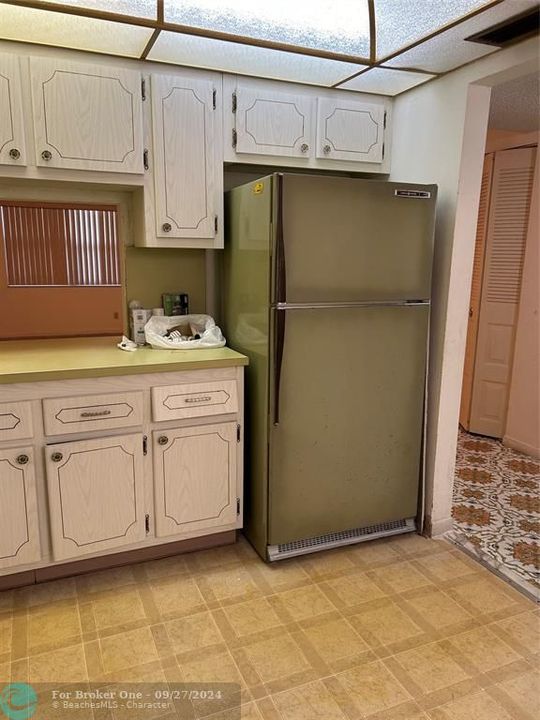 For Sale: $124,900 (1 beds, 1 baths, 755 Square Feet)