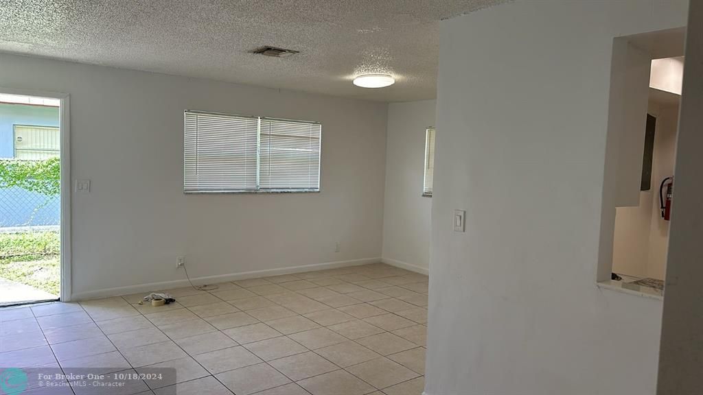 For Sale: $2,000 (2 beds, 2 baths, 2760 Square Feet)