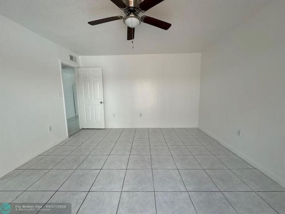 For Rent: $2,025 (2 beds, 1 baths, 934 Square Feet)