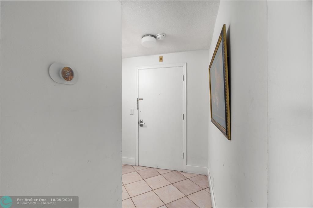 For Sale: $145,000 (1 beds, 1 baths, 756 Square Feet)