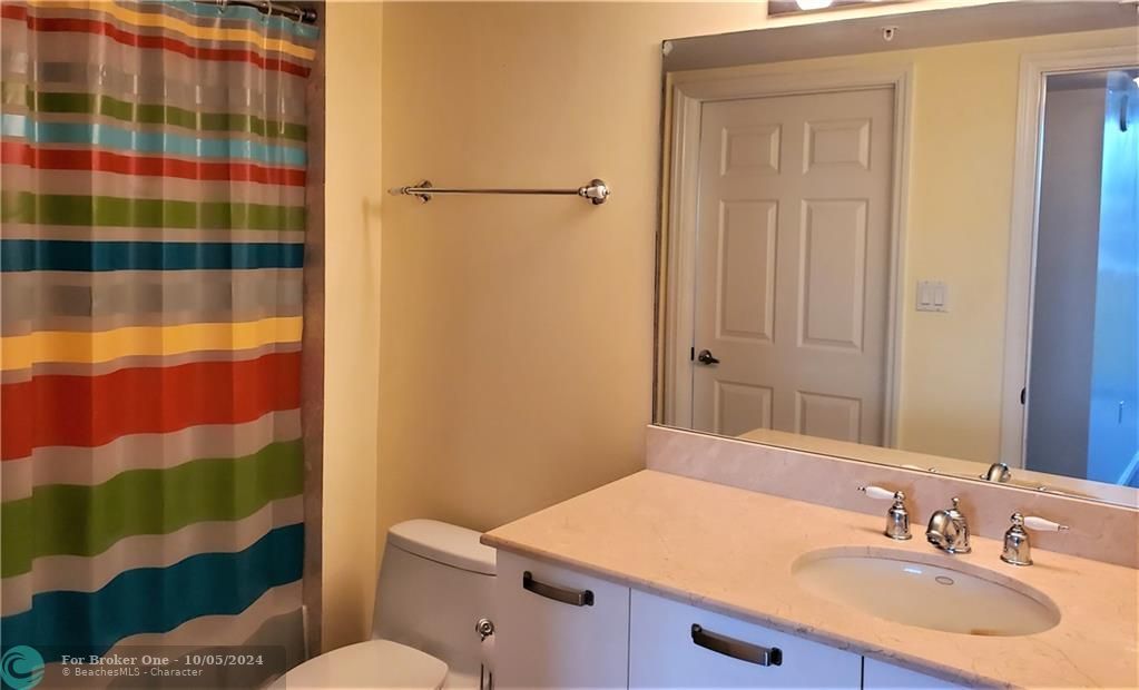 For Rent: $3,300 (1 beds, 1 baths, 890 Square Feet)