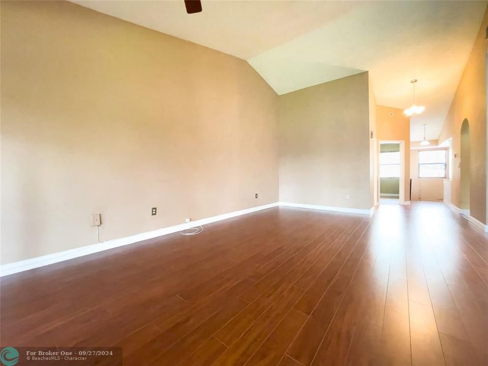 For Sale: $370,000 (2 beds, 2 baths, 1200 Square Feet)