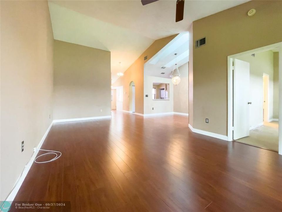 For Sale: $370,000 (2 beds, 2 baths, 1200 Square Feet)