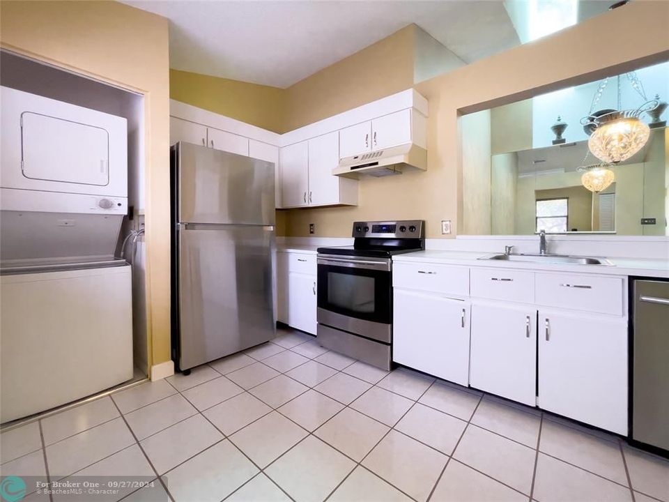 For Sale: $370,000 (2 beds, 2 baths, 1200 Square Feet)