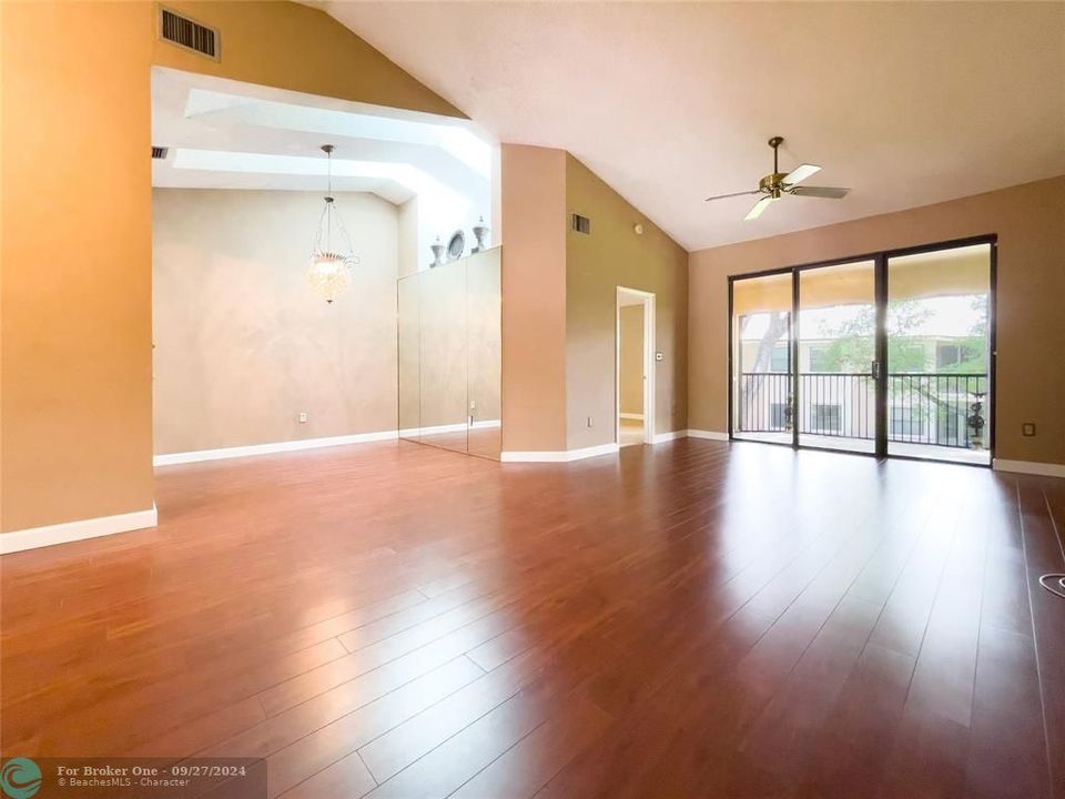 For Sale: $370,000 (2 beds, 2 baths, 1200 Square Feet)