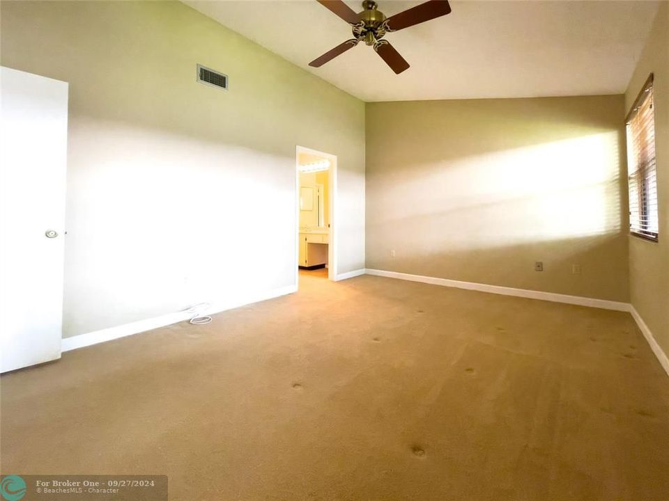 For Sale: $370,000 (2 beds, 2 baths, 1200 Square Feet)