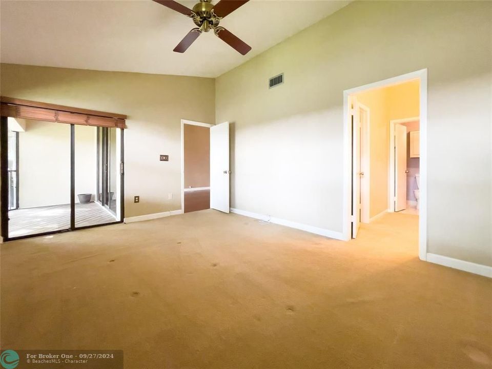 For Sale: $370,000 (2 beds, 2 baths, 1200 Square Feet)