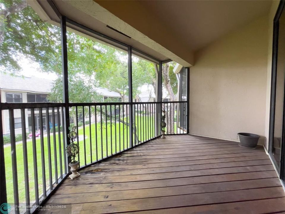 For Sale: $370,000 (2 beds, 2 baths, 1200 Square Feet)