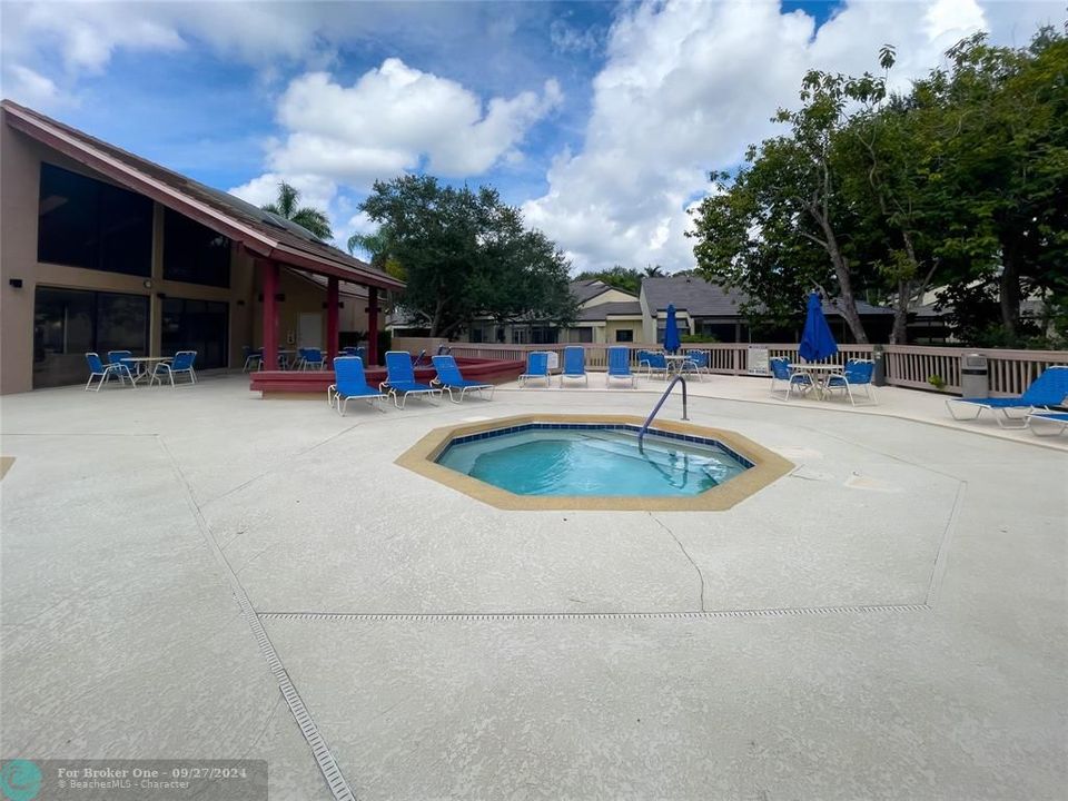 For Sale: $370,000 (2 beds, 2 baths, 1200 Square Feet)