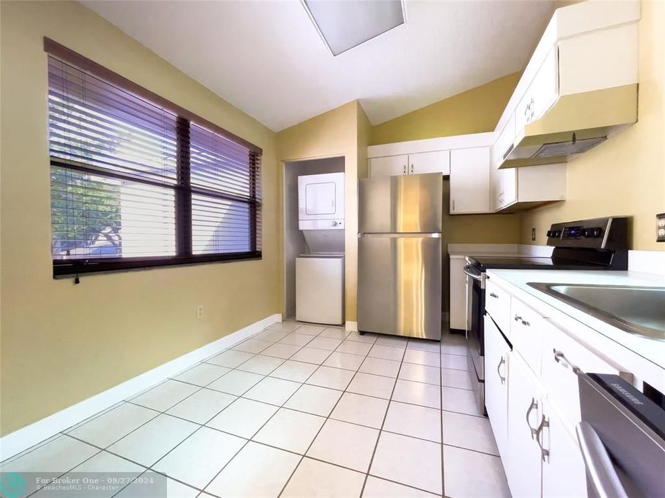 For Sale: $370,000 (2 beds, 2 baths, 1200 Square Feet)