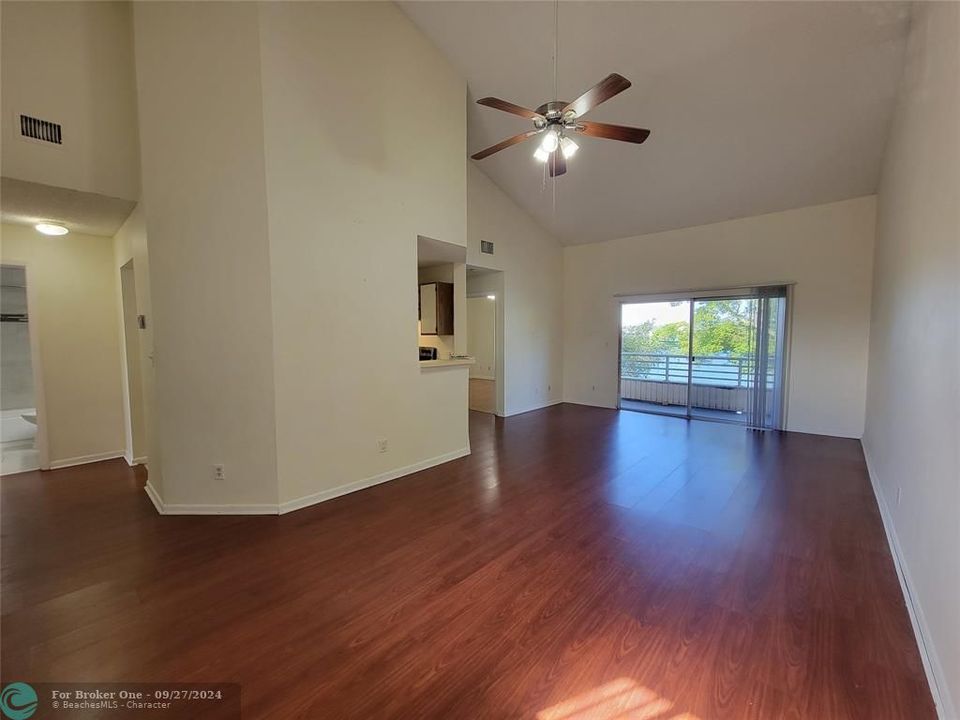 For Rent: $2,000 (2 beds, 2 baths, 1096 Square Feet)