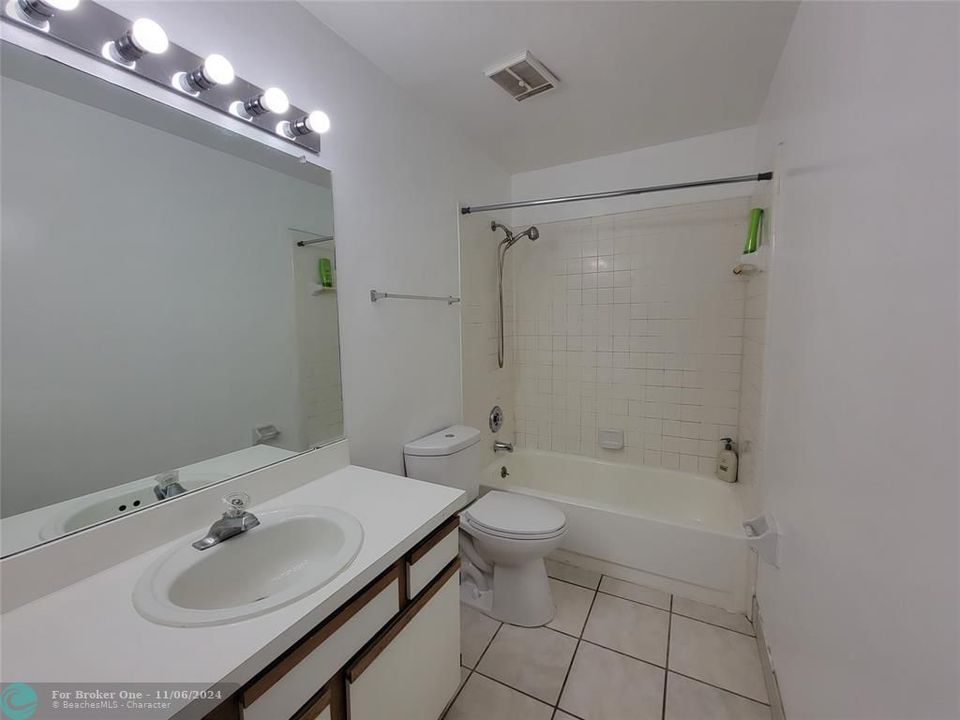 For Rent: $2,000 (2 beds, 2 baths, 1096 Square Feet)