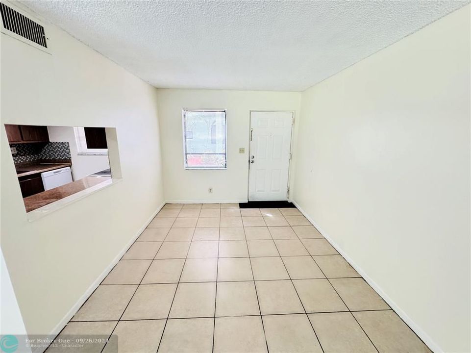 For Rent: $1,550 (1 beds, 1 baths, 775 Square Feet)