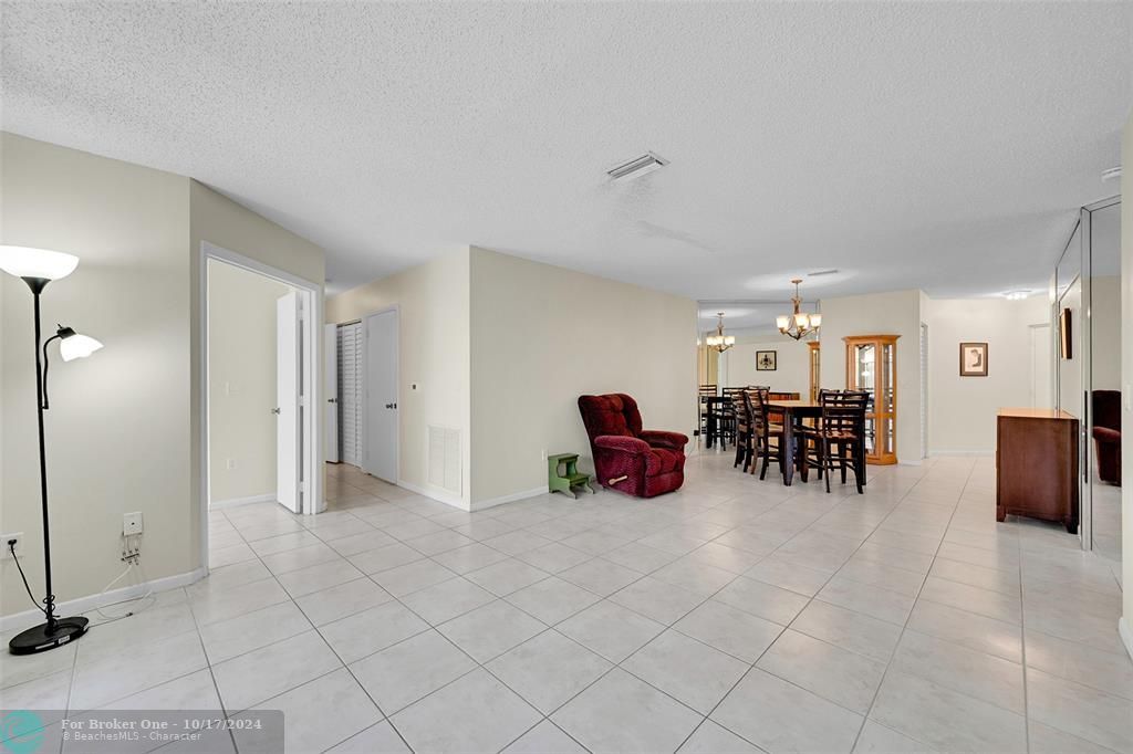 For Sale: $274,900 (3 beds, 2 baths, 1230 Square Feet)