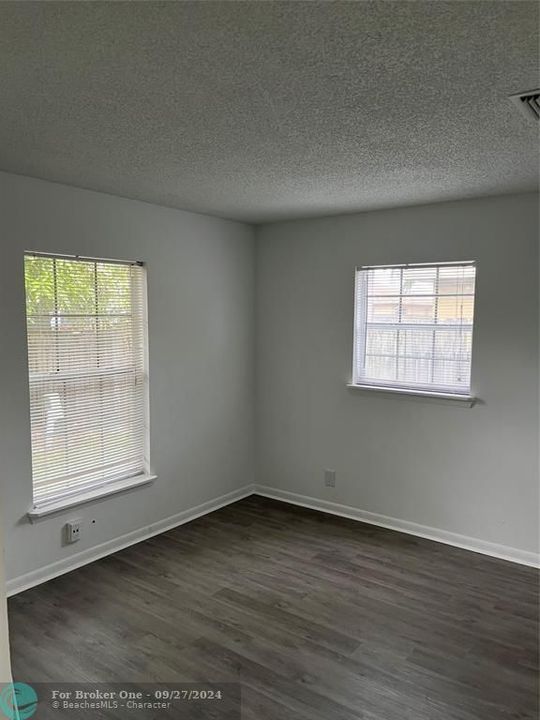 For Rent: $3,100 (3 beds, 2 baths, 1125 Square Feet)