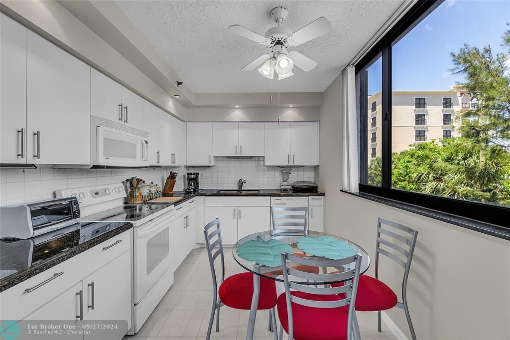 For Sale: $439,000 (2 beds, 2 baths, 1369 Square Feet)