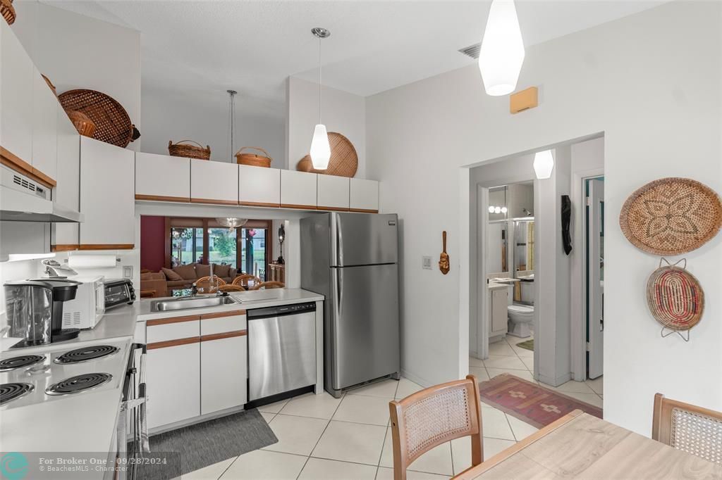 For Sale: $345,000 (2 beds, 2 baths, 1484 Square Feet)