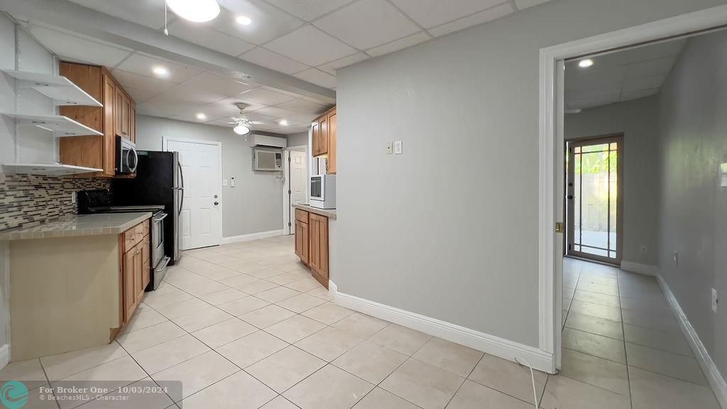 For Sale: $2,500 (2 beds, 1 baths, 659 Square Feet)