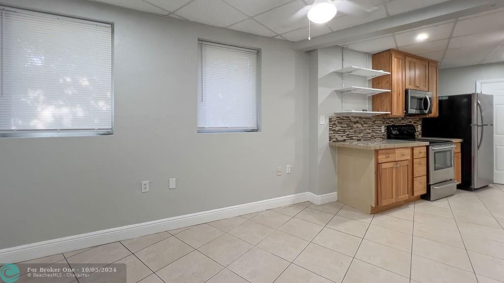 For Sale: $2,500 (2 beds, 1 baths, 659 Square Feet)