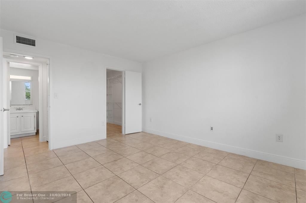 For Sale: $199,000 (1 beds, 1 baths, 673 Square Feet)