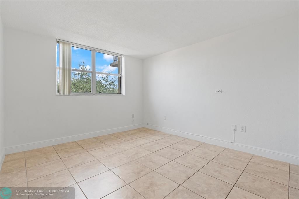 For Sale: $199,000 (1 beds, 1 baths, 673 Square Feet)