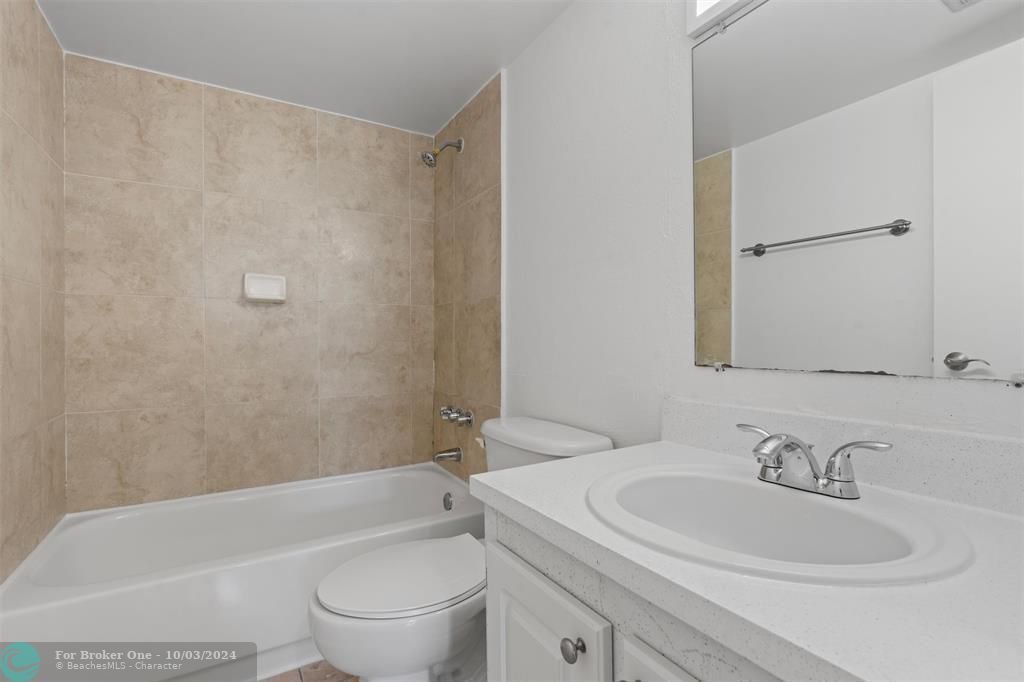 For Sale: $199,000 (1 beds, 1 baths, 673 Square Feet)