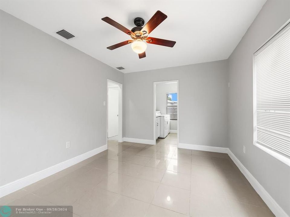 For Sale: $2,200 (2 beds, 1 baths, 780 Square Feet)