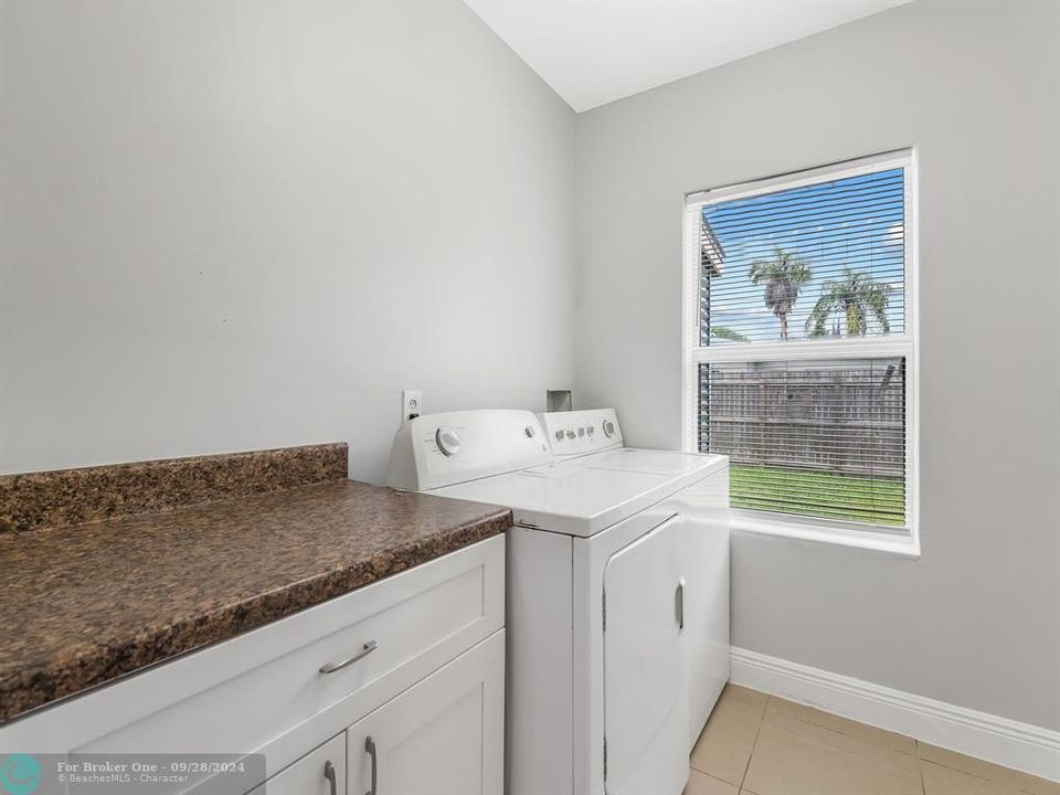 For Sale: $2,200 (2 beds, 1 baths, 780 Square Feet)