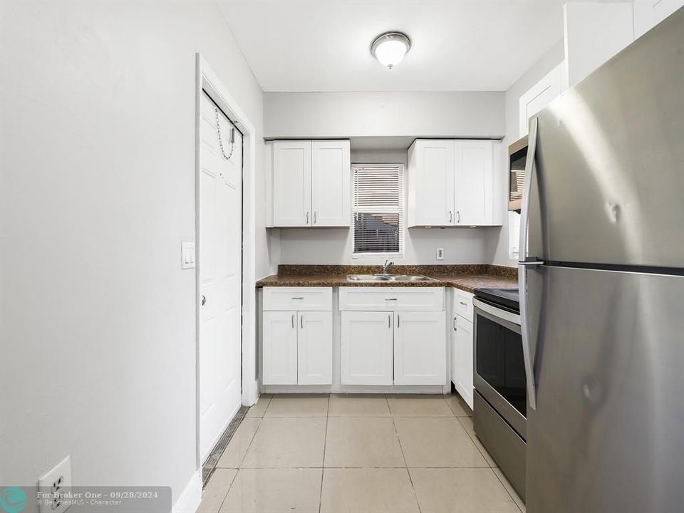 For Sale: $2,200 (2 beds, 1 baths, 780 Square Feet)