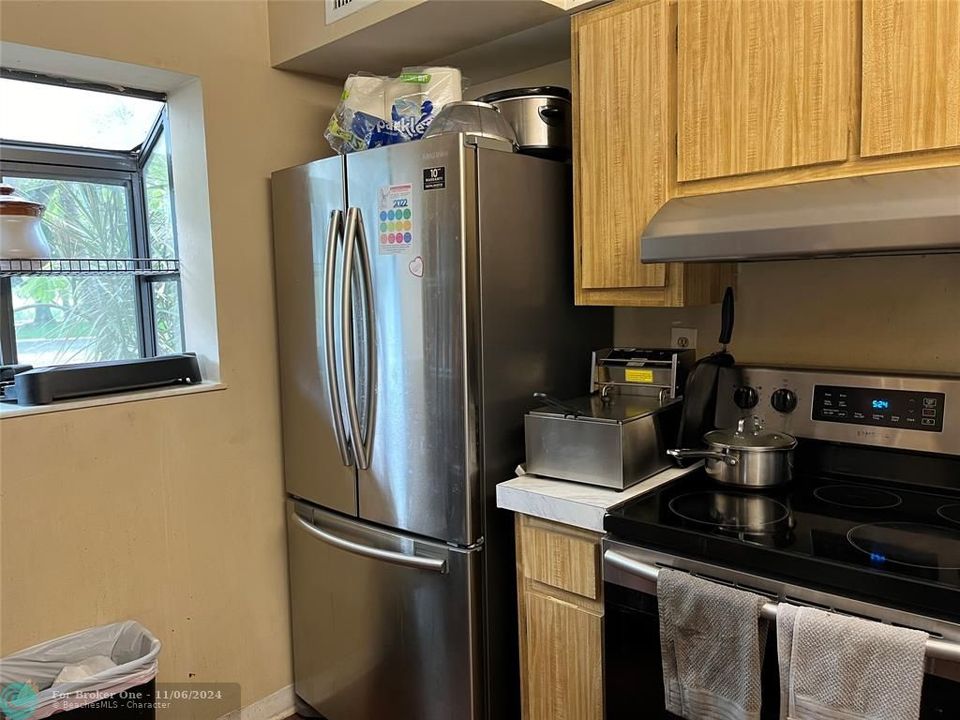 For Sale: $214,900 (2 beds, 1 baths, 1050 Square Feet)