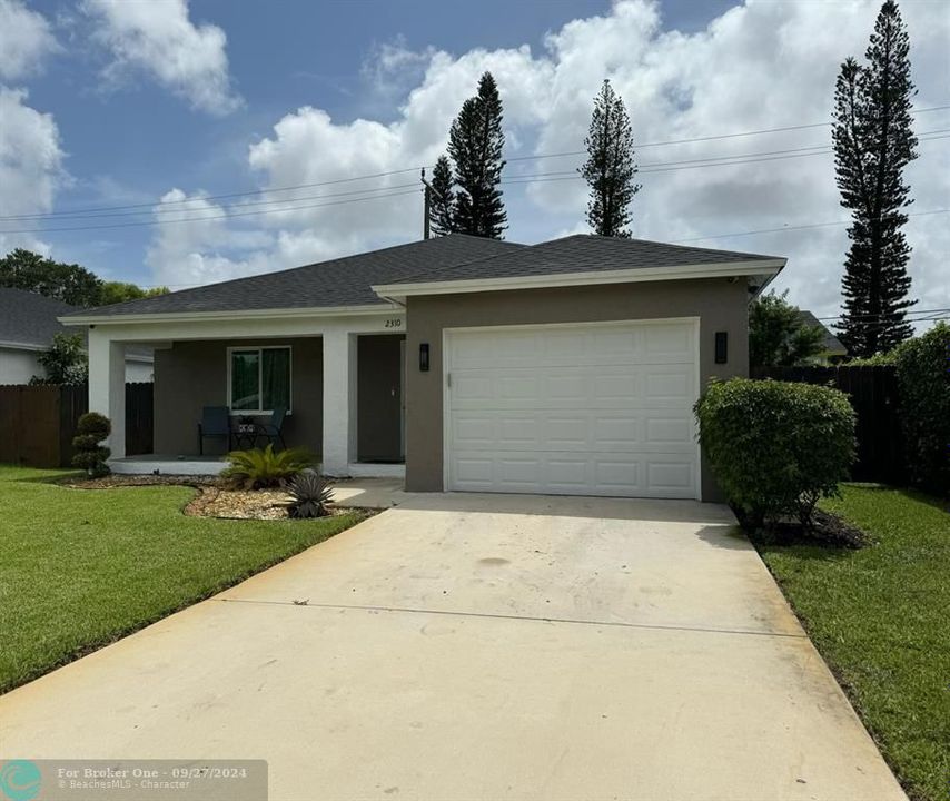 For Sale: $450,000 (3 beds, 2 baths, 1190 Square Feet)