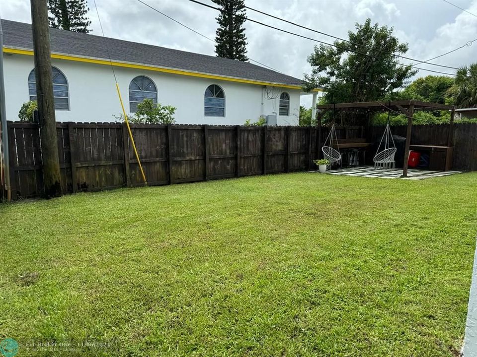 For Sale: $450,000 (3 beds, 2 baths, 1190 Square Feet)