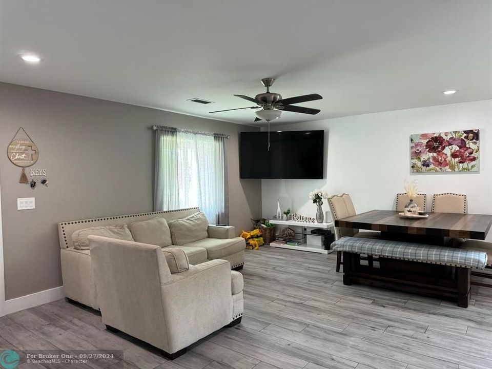 For Sale: $450,000 (3 beds, 2 baths, 1190 Square Feet)