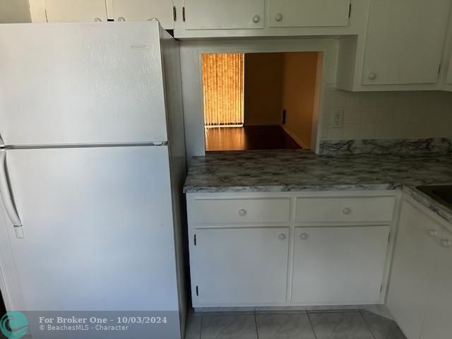 For Sale: $129,900 (2 beds, 2 baths, 990 Square Feet)