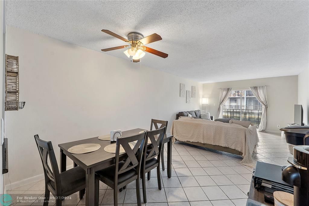 For Sale: $267,500 (2 beds, 2 baths, 975 Square Feet)